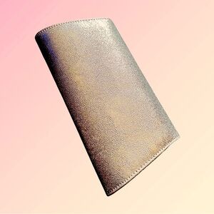 White gold clutch